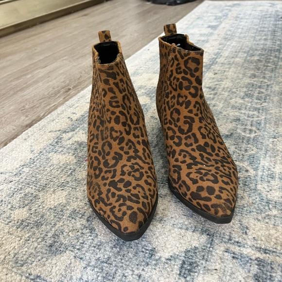 Marc Fisher Leopard print boot - Picture 2 of 2